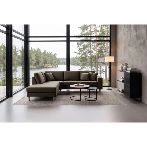 Hedda hjørnesofa i beige tekstil med eikeben