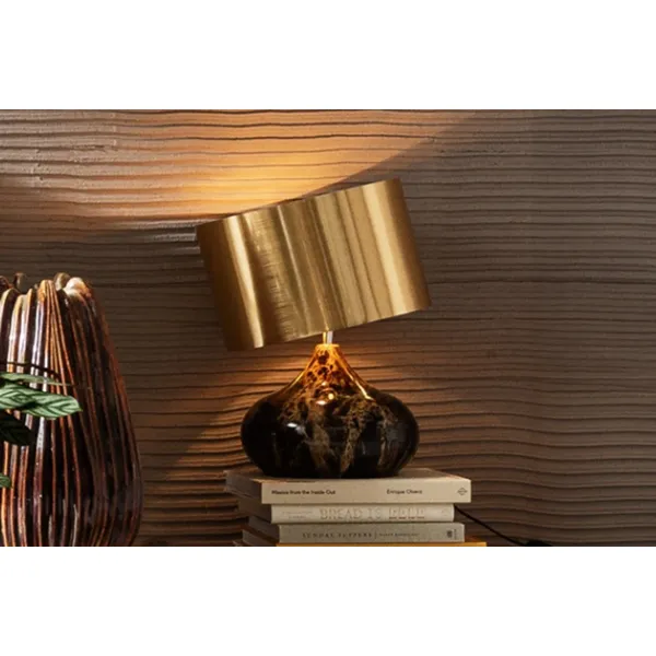 Mamo Deluxe bordlampe i gull fra KARE Design