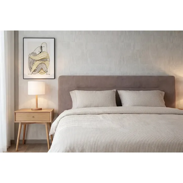 Nest sengesett i beige og hvite striper