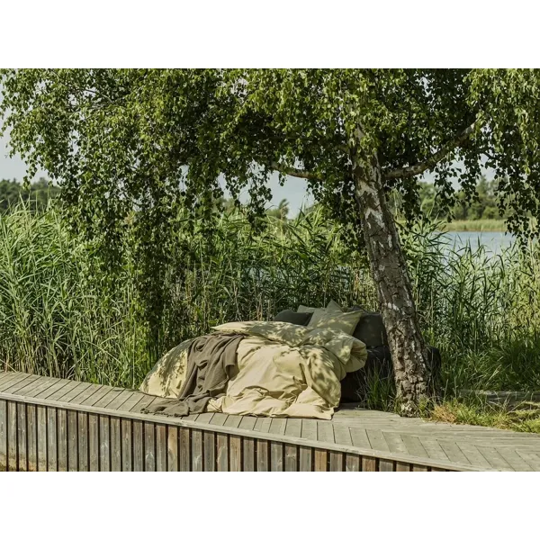 Silla Mineral sengesett i røkt eik-farget bomull